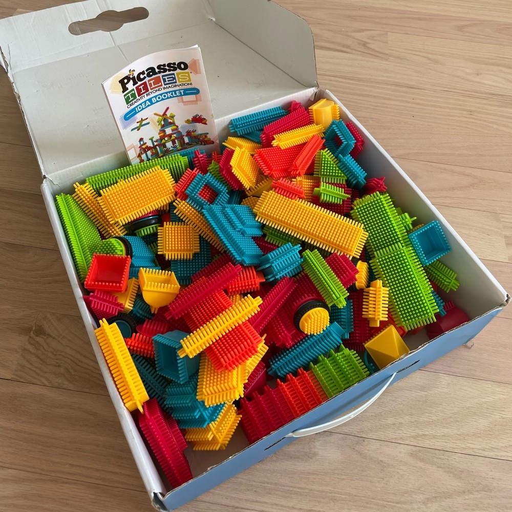 PicassoTiles 240pcs Hedgehog Interlocking Building 3D Bristle Blocks - LIKE NEW